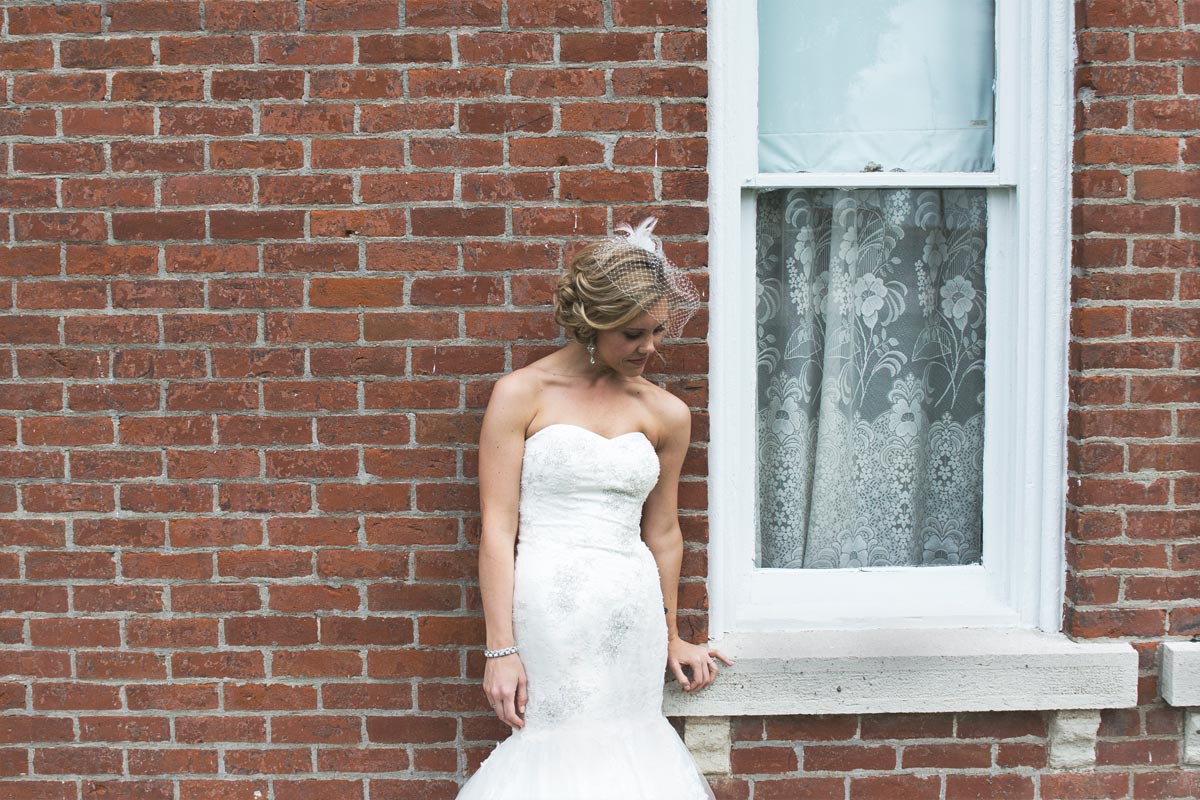Jonna in her wedding dress