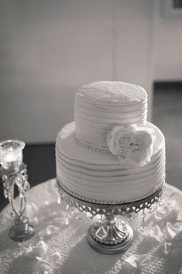 The wedding cake in black and white